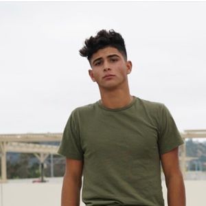 Meet your Posher, Carlos